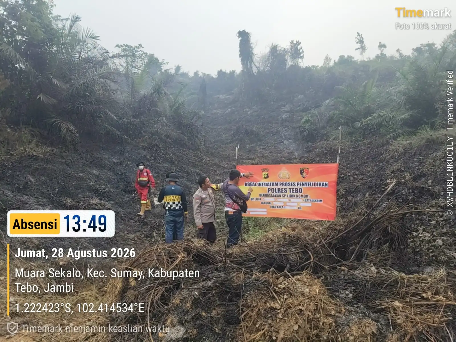 Polres Tebo Pasang Police Line Dan  Lakukan Lidik Di Lokasi Karhutla PT. TAL Di Desa Semambu.